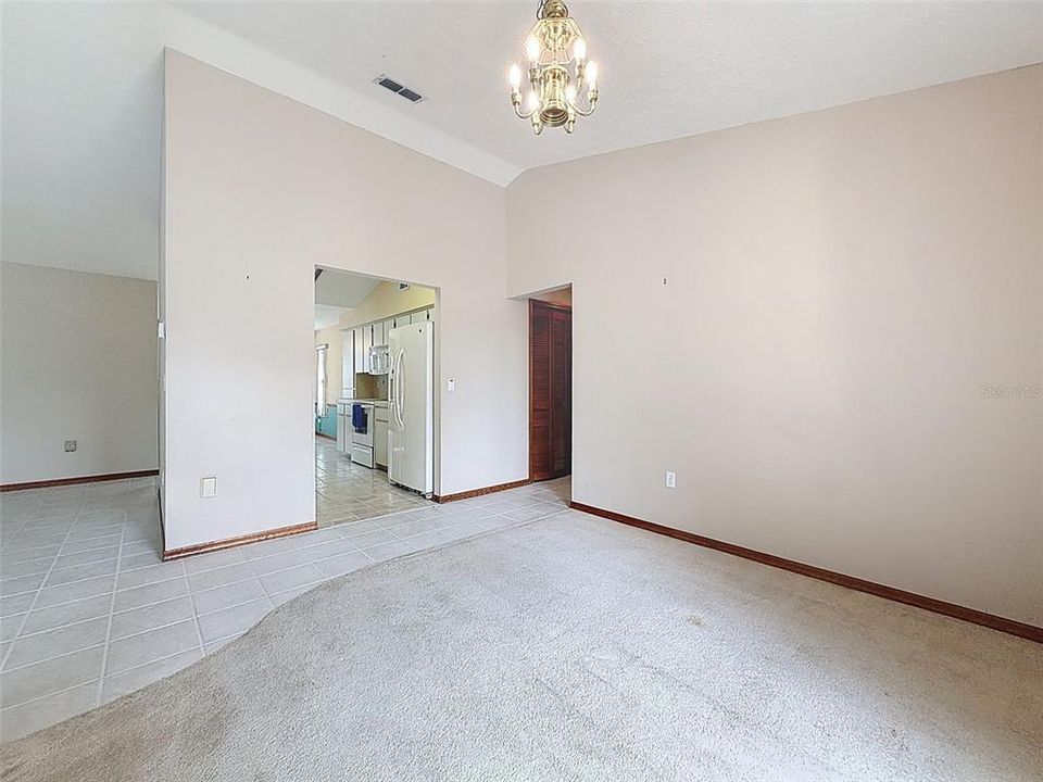 合同活跃: $350,000 (3 贝兹, 2 浴室, 1824 平方英尺)