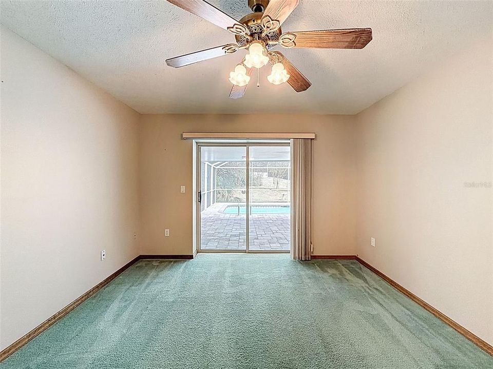 合同活跃: $350,000 (3 贝兹, 2 浴室, 1824 平方英尺)