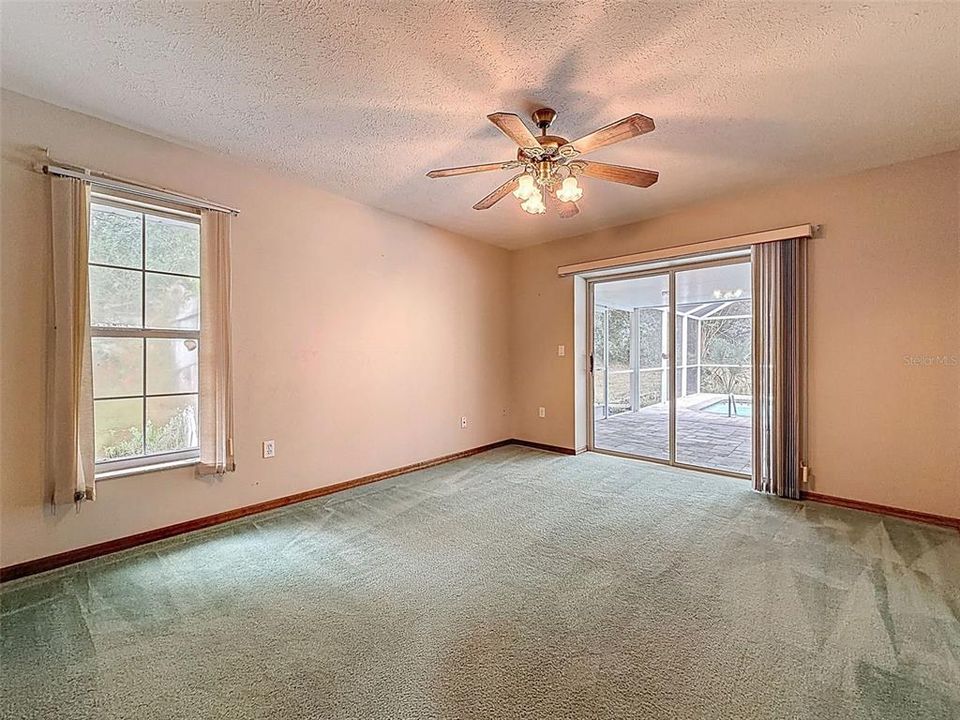 合同活跃: $350,000 (3 贝兹, 2 浴室, 1824 平方英尺)