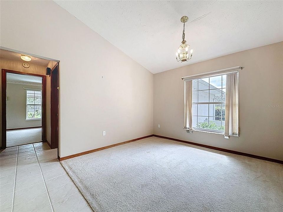 合同活跃: $350,000 (3 贝兹, 2 浴室, 1824 平方英尺)