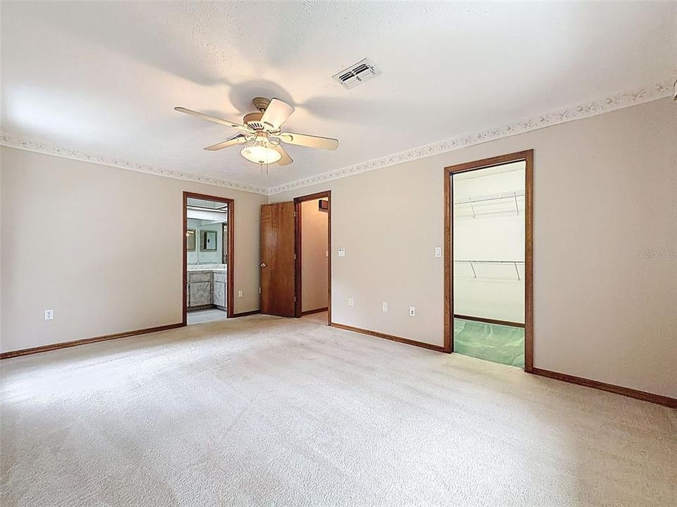 合同活跃: $350,000 (3 贝兹, 2 浴室, 1824 平方英尺)