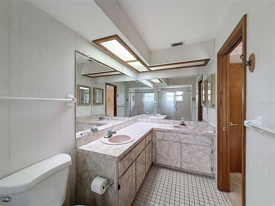 合同活跃: $350,000 (3 贝兹, 2 浴室, 1824 平方英尺)