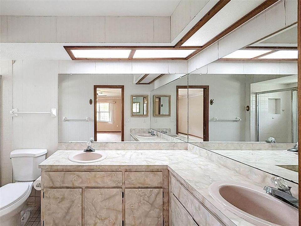 合同活跃: $350,000 (3 贝兹, 2 浴室, 1824 平方英尺)