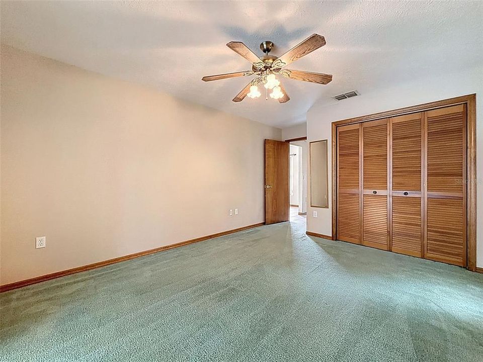 合同活跃: $350,000 (3 贝兹, 2 浴室, 1824 平方英尺)