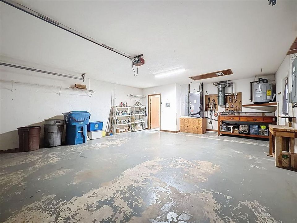 合同活跃: $350,000 (3 贝兹, 2 浴室, 1824 平方英尺)