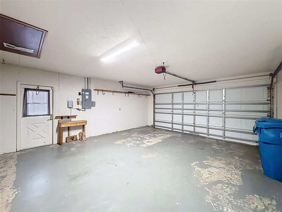 合同活跃: $350,000 (3 贝兹, 2 浴室, 1824 平方英尺)