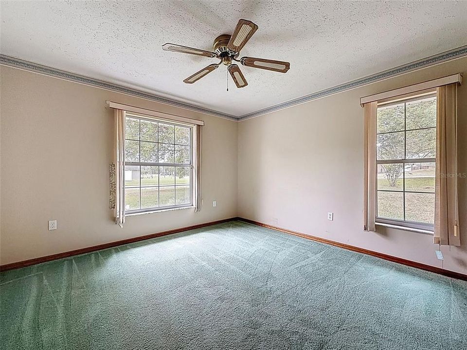 合同活跃: $350,000 (3 贝兹, 2 浴室, 1824 平方英尺)