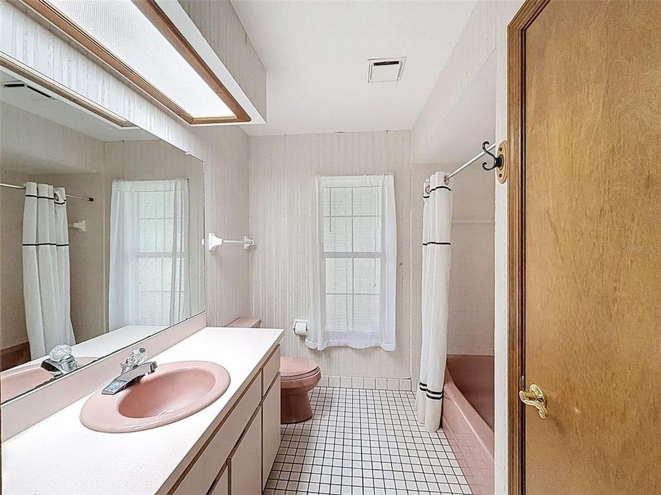 合同活跃: $350,000 (3 贝兹, 2 浴室, 1824 平方英尺)