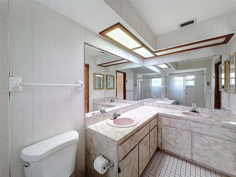 合同活跃: $350,000 (3 贝兹, 2 浴室, 1824 平方英尺)