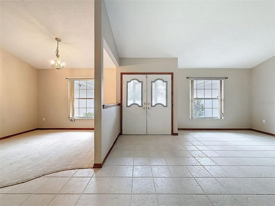 合同活跃: $350,000 (3 贝兹, 2 浴室, 1824 平方英尺)