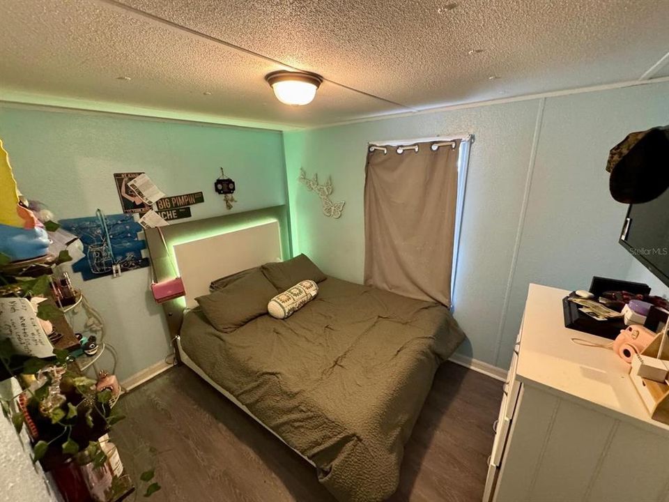 待售: $210,000 (4 贝兹, 2 浴室, 1064 平方英尺)