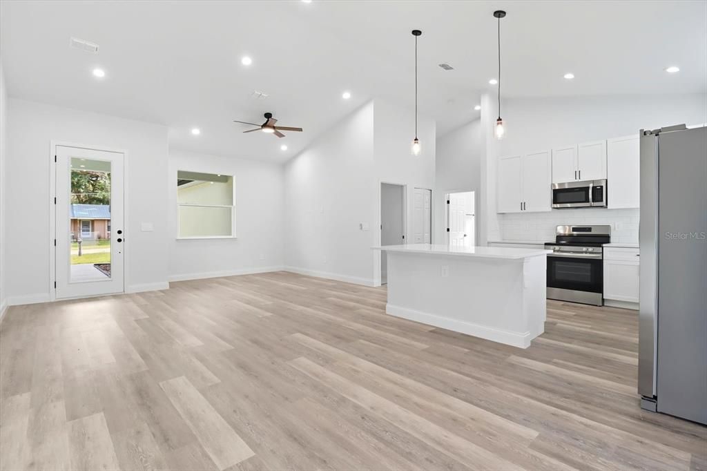 En Venta: $299,000 (3 camas, 2 baños, 1490 Pies cuadrados)