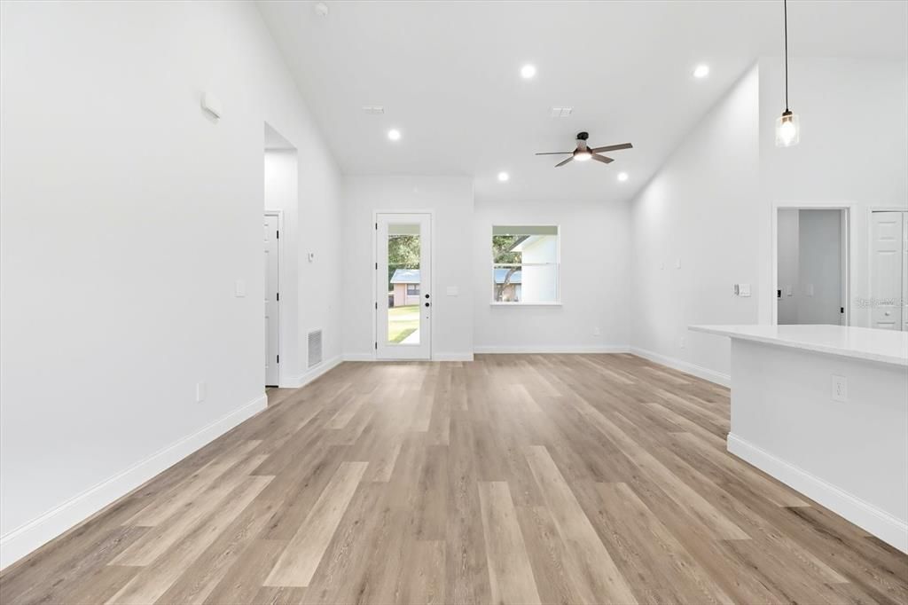 En Venta: $299,000 (3 camas, 2 baños, 1490 Pies cuadrados)