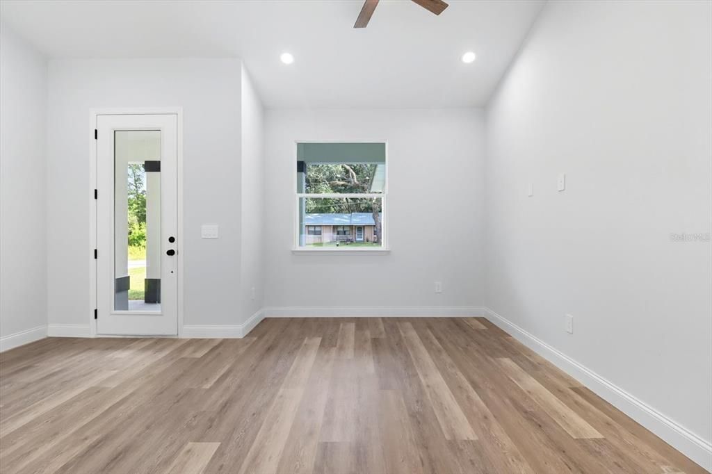 En Venta: $299,000 (3 camas, 2 baños, 1490 Pies cuadrados)