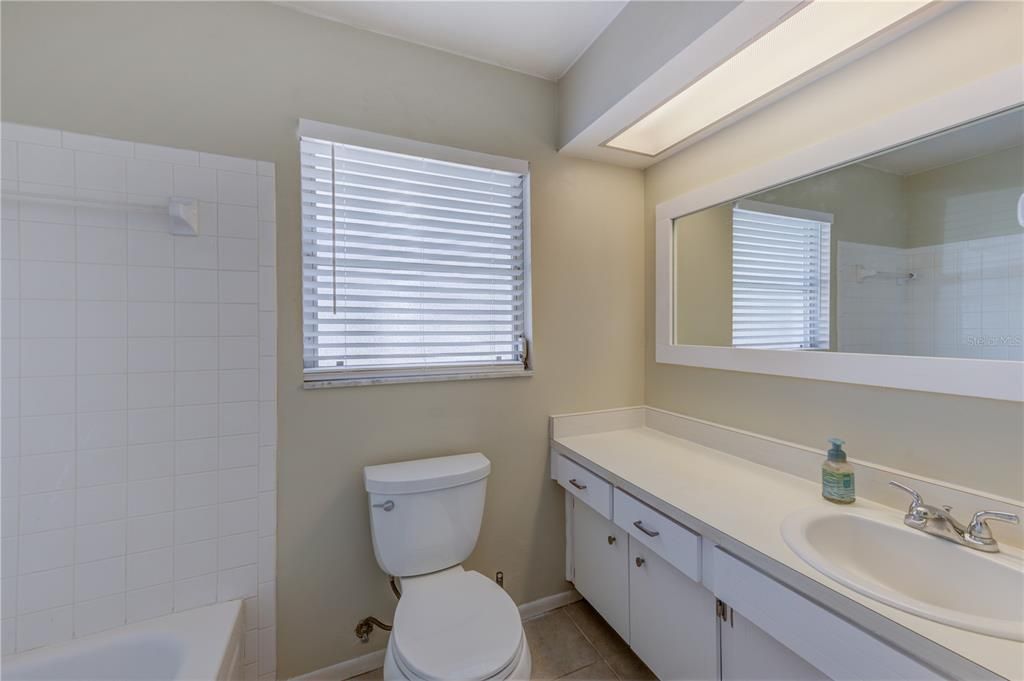 For Sale: $219,900 (2 beds, 2 baths, 1000 Square Feet)