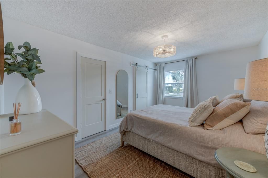 For Sale: $219,900 (2 beds, 2 baths, 1000 Square Feet)