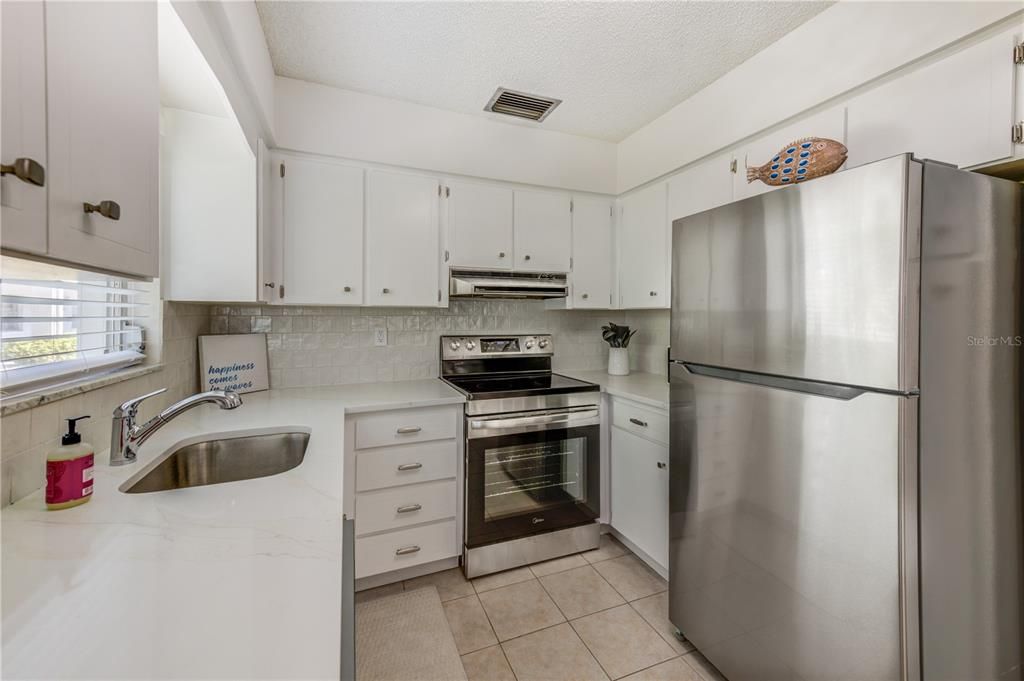 For Sale: $219,900 (2 beds, 2 baths, 1000 Square Feet)