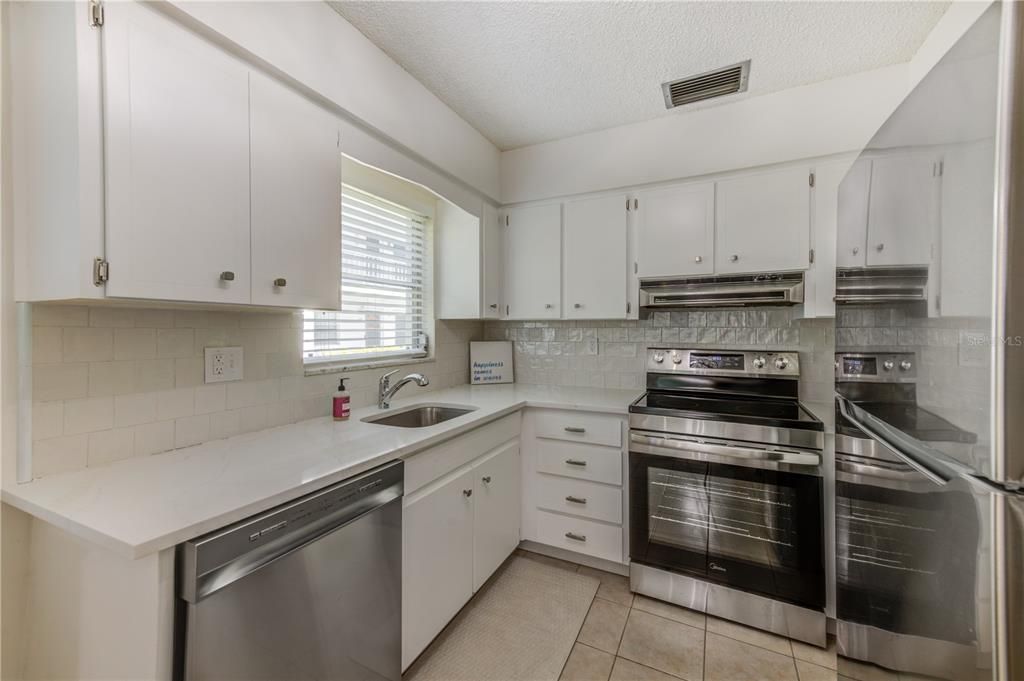 For Sale: $219,900 (2 beds, 2 baths, 1000 Square Feet)
