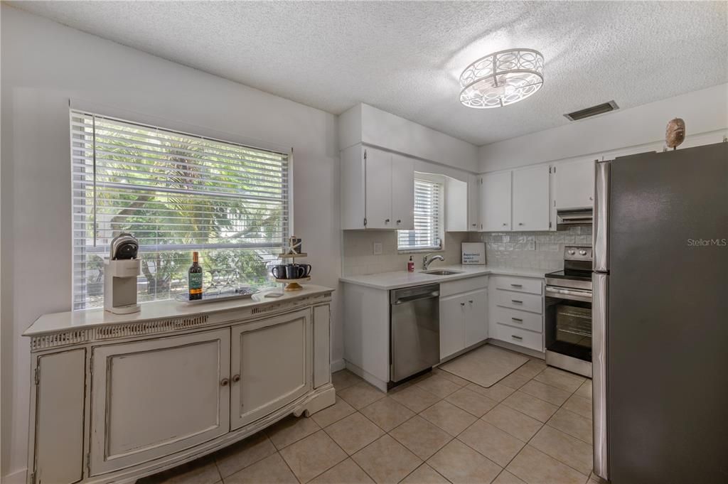 For Sale: $219,900 (2 beds, 2 baths, 1000 Square Feet)