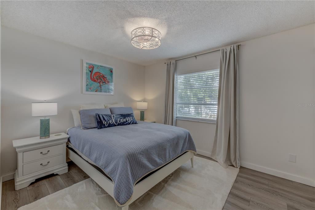 For Sale: $219,900 (2 beds, 2 baths, 1000 Square Feet)