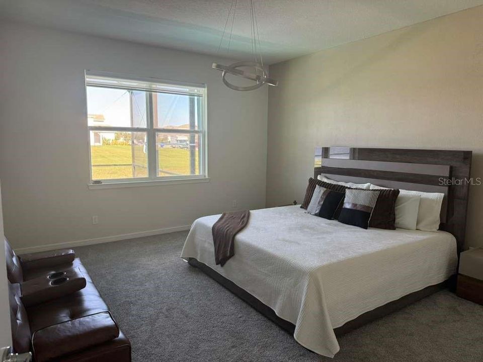 For Rent: $3,350 (3 beds, 2 baths, 2084 Square Feet)