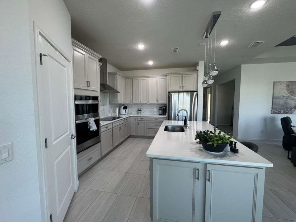 For Rent: $3,350 (3 beds, 2 baths, 2084 Square Feet)