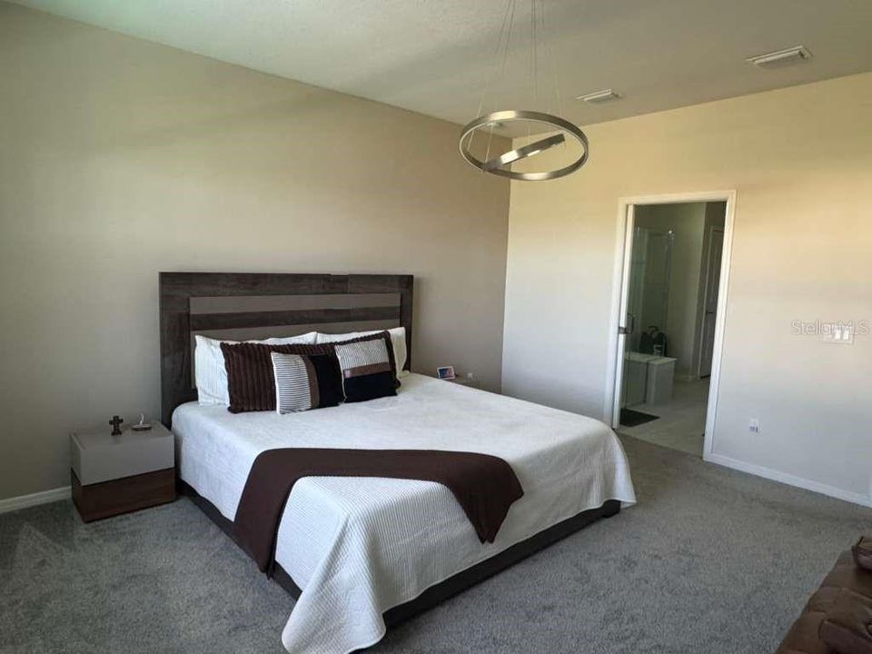 For Rent: $3,350 (3 beds, 2 baths, 2084 Square Feet)