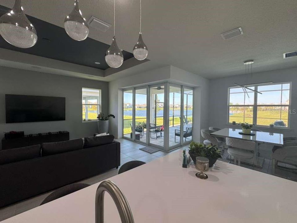 For Rent: $3,350 (3 beds, 2 baths, 2084 Square Feet)