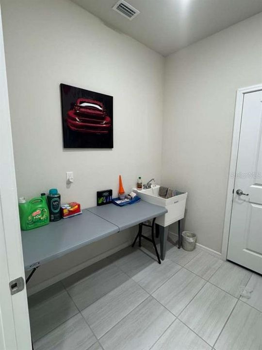 For Rent: $3,350 (3 beds, 2 baths, 2084 Square Feet)