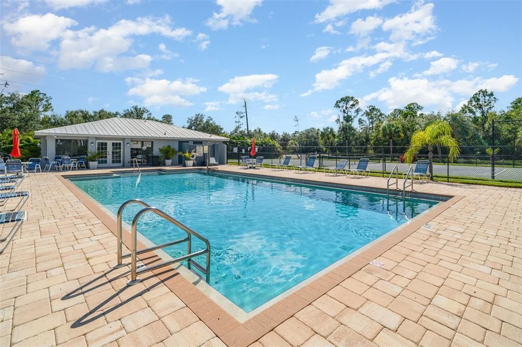 For Sale: $169,900 (2 beds, 2 baths, 860 Square Feet)