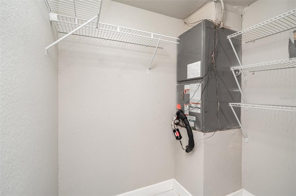 For Sale: $169,900 (2 beds, 2 baths, 860 Square Feet)