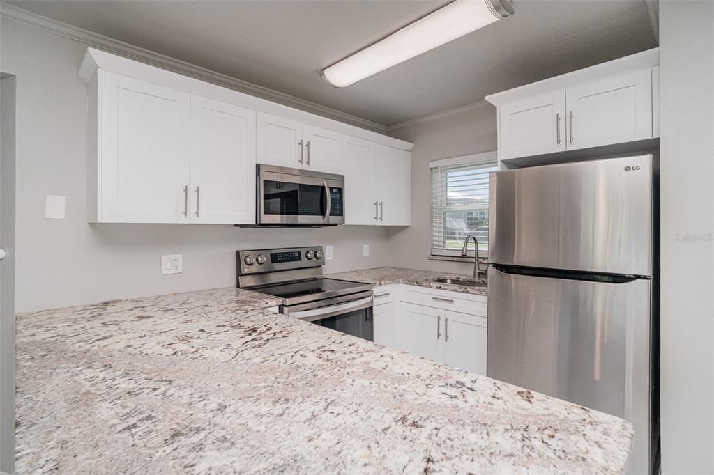 For Sale: $169,900 (2 beds, 2 baths, 860 Square Feet)