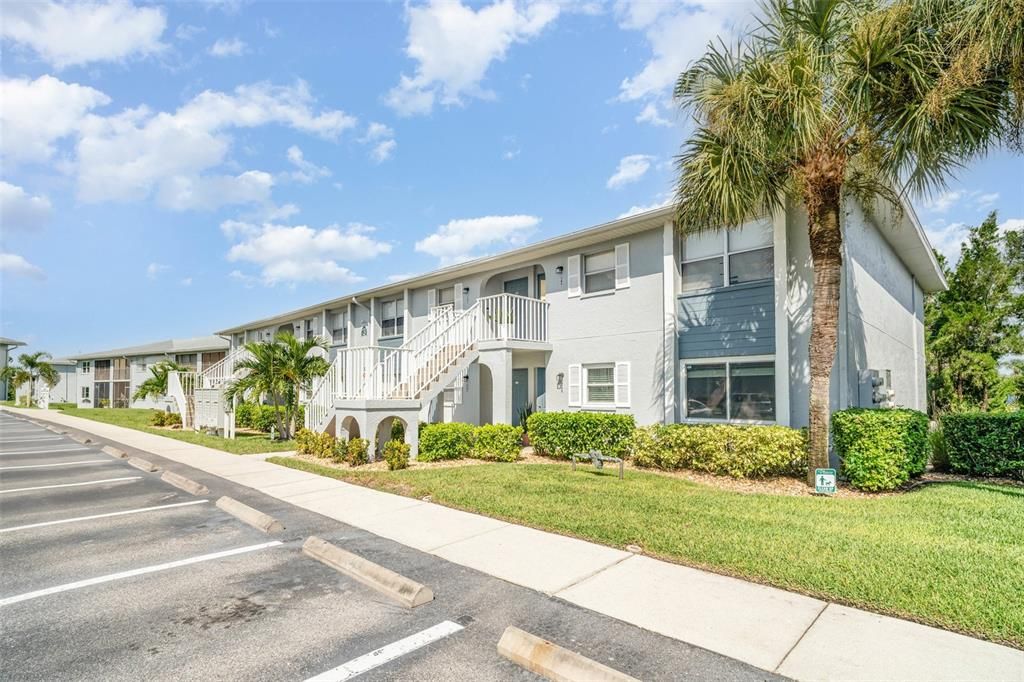 For Sale: $169,900 (2 beds, 2 baths, 860 Square Feet)