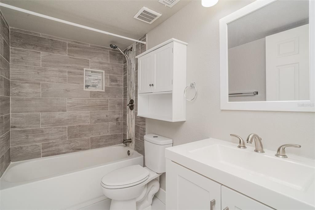 For Sale: $169,900 (2 beds, 2 baths, 860 Square Feet)