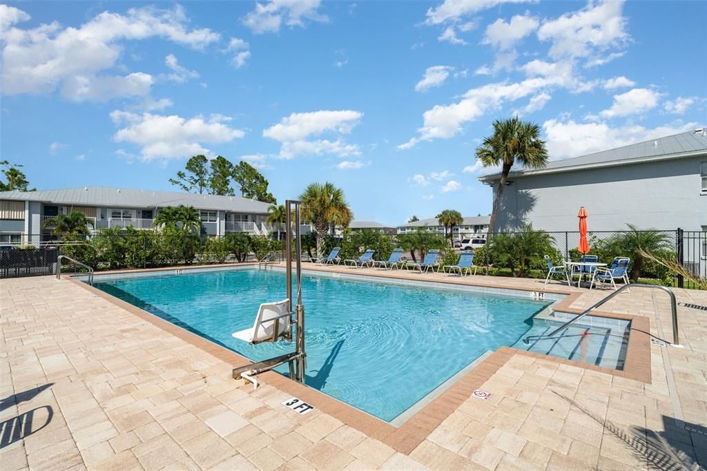 For Sale: $169,900 (2 beds, 2 baths, 860 Square Feet)