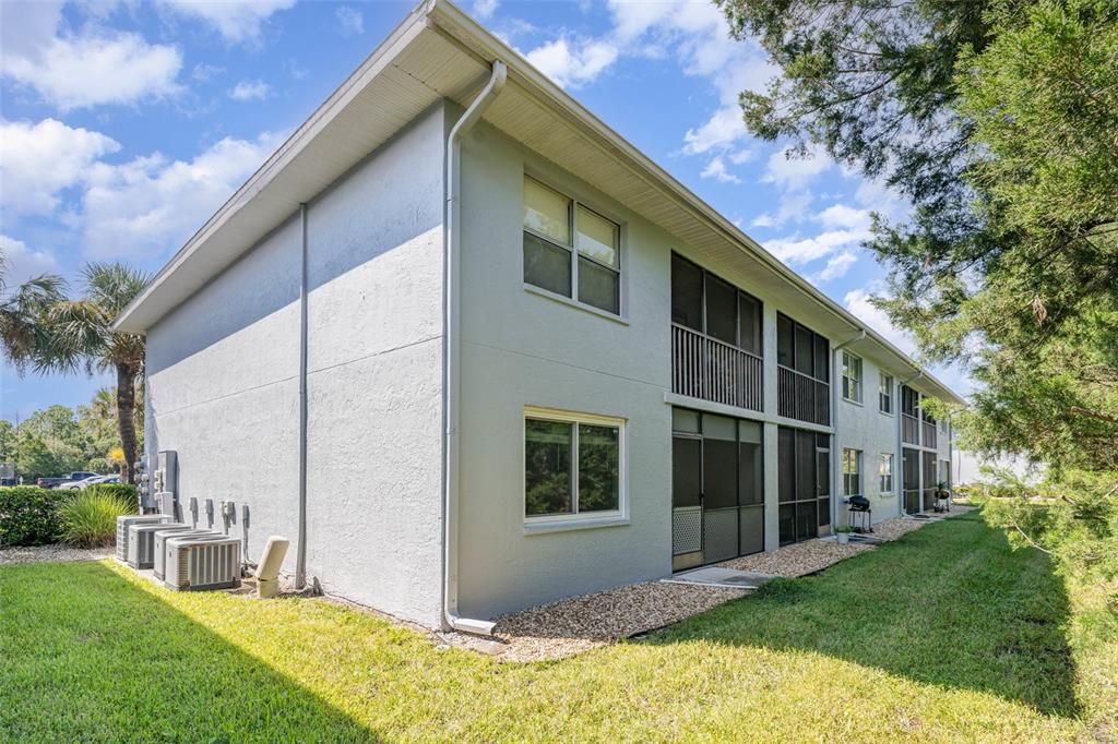 For Sale: $169,900 (2 beds, 2 baths, 860 Square Feet)