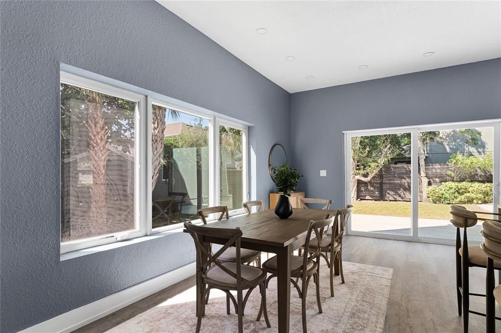 Activo con contrato: $929,000 (4 camas, 3 baños, 2540 Pies cuadrados)