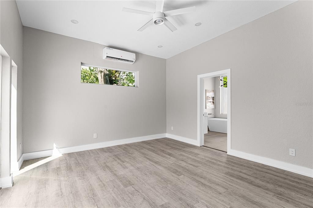 Activo con contrato: $929,000 (4 camas, 3 baños, 2540 Pies cuadrados)