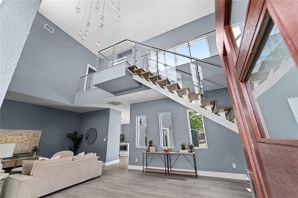 Activo con contrato: $929,000 (4 camas, 3 baños, 2540 Pies cuadrados)