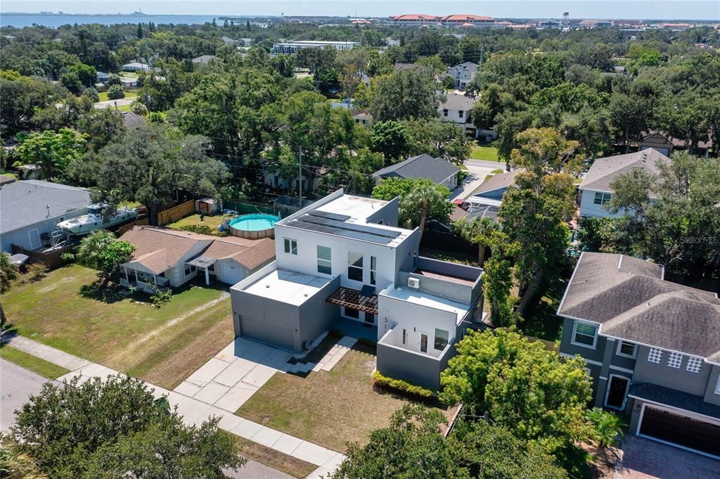 Activo con contrato: $929,000 (4 camas, 3 baños, 2540 Pies cuadrados)