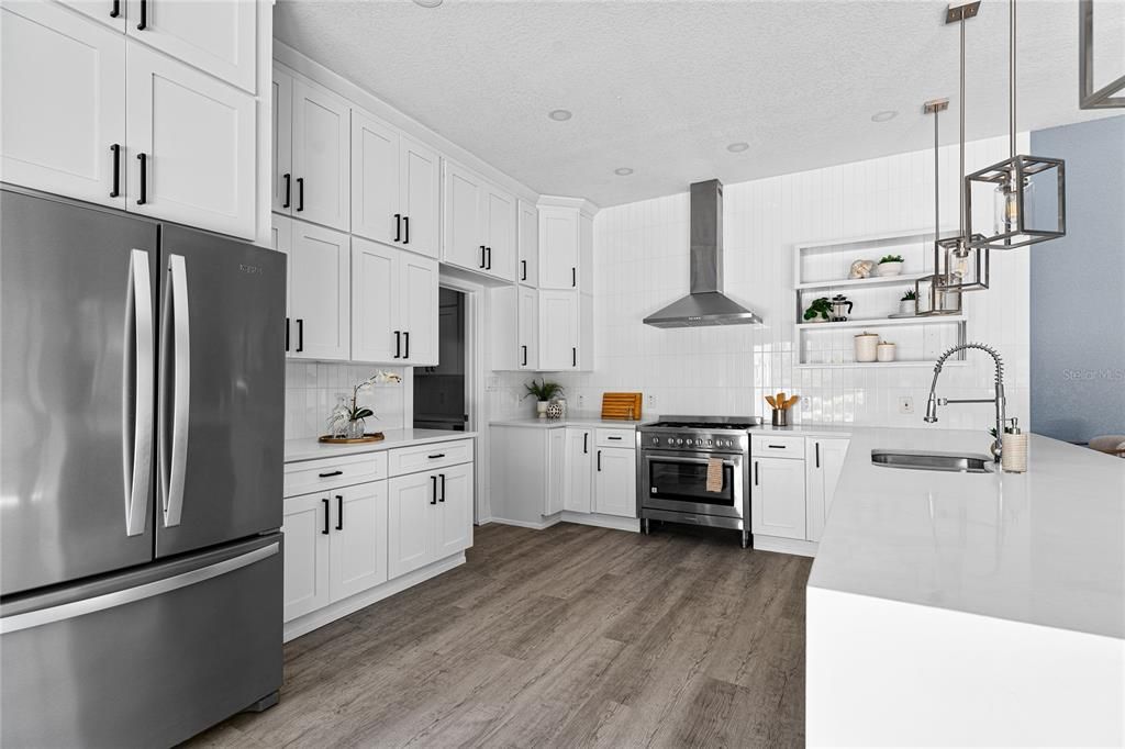 Activo con contrato: $929,000 (4 camas, 3 baños, 2540 Pies cuadrados)