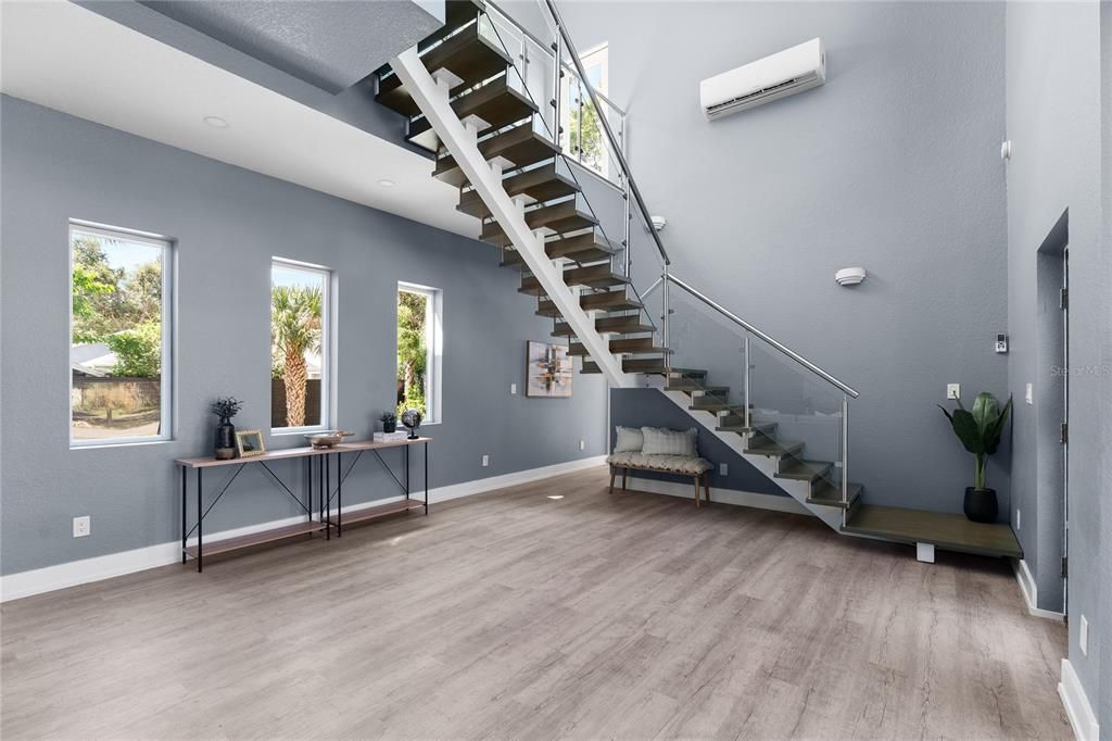 Activo con contrato: $929,000 (4 camas, 3 baños, 2540 Pies cuadrados)