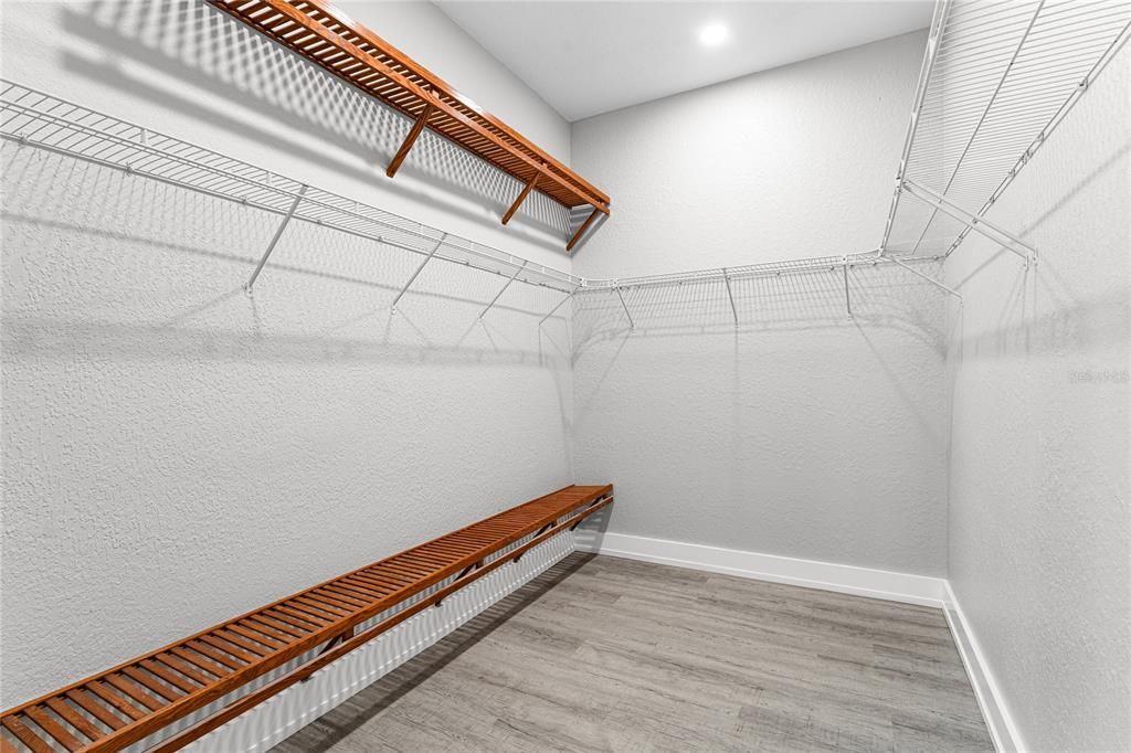 Activo con contrato: $929,000 (4 camas, 3 baños, 2540 Pies cuadrados)