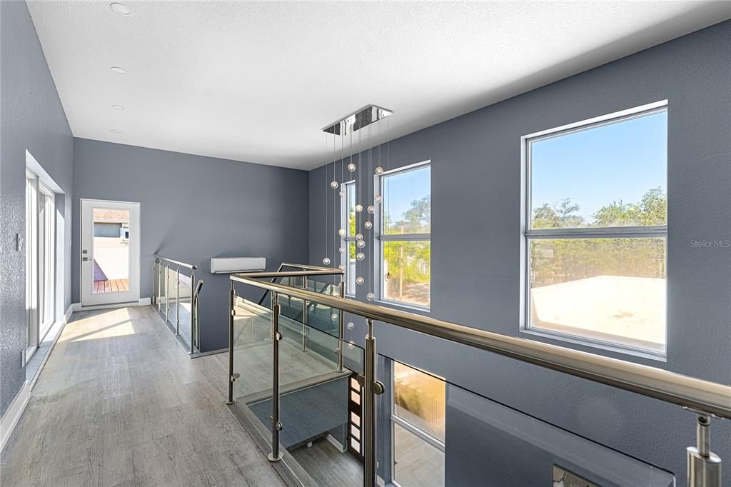 Activo con contrato: $929,000 (4 camas, 3 baños, 2540 Pies cuadrados)