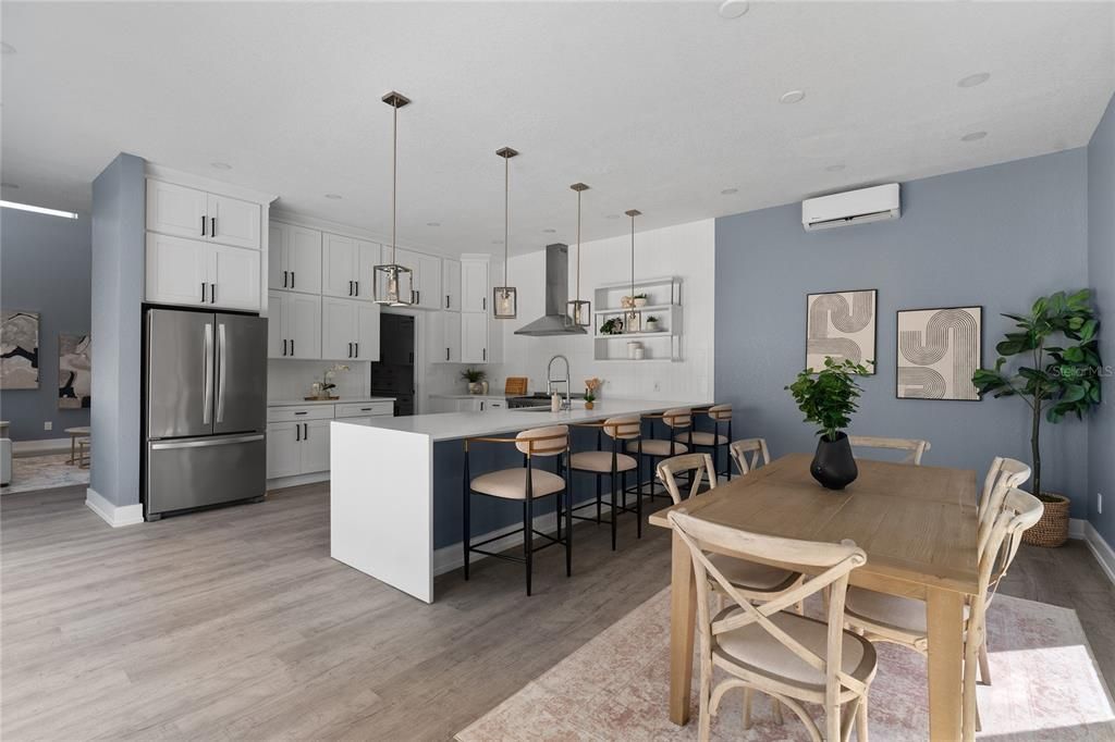 Activo con contrato: $929,000 (4 camas, 3 baños, 2540 Pies cuadrados)