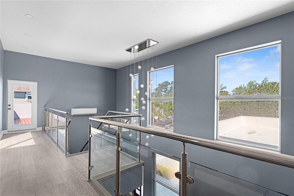 Activo con contrato: $929,000 (4 camas, 3 baños, 2540 Pies cuadrados)