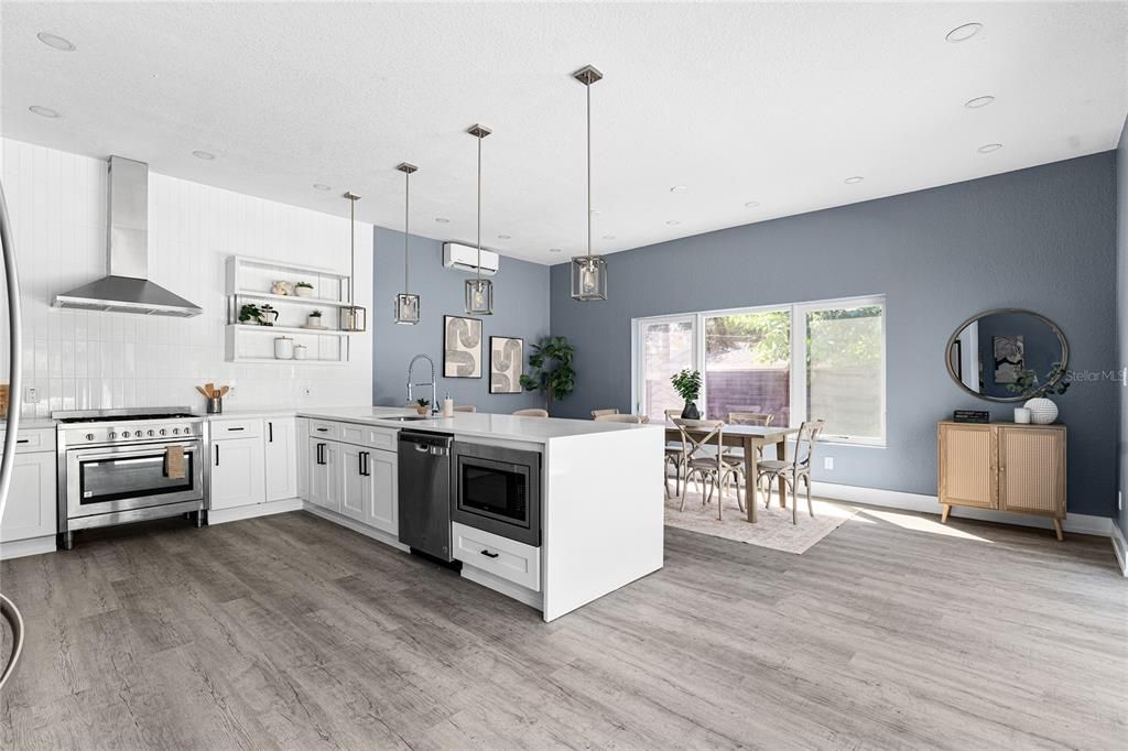 Activo con contrato: $929,000 (4 camas, 3 baños, 2540 Pies cuadrados)