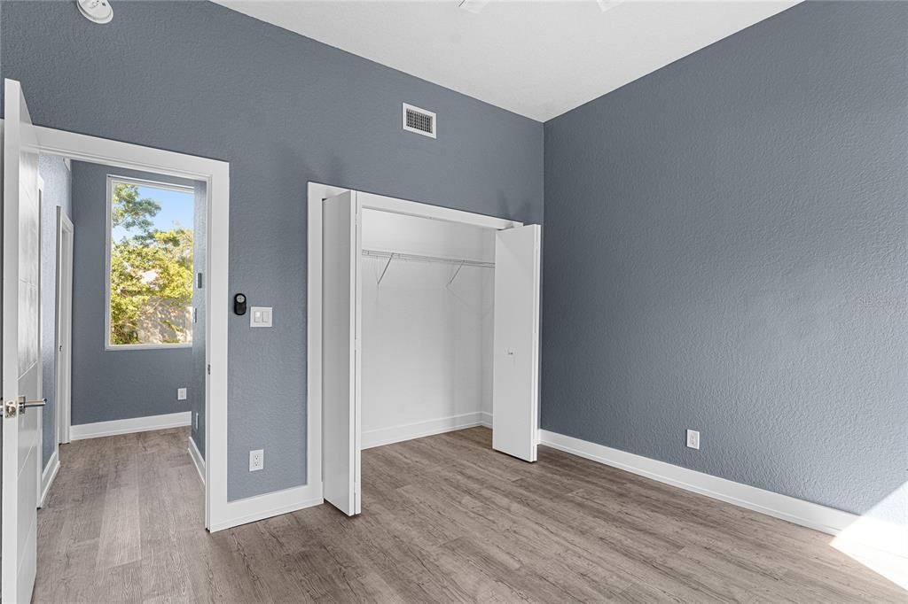 Activo con contrato: $929,000 (4 camas, 3 baños, 2540 Pies cuadrados)