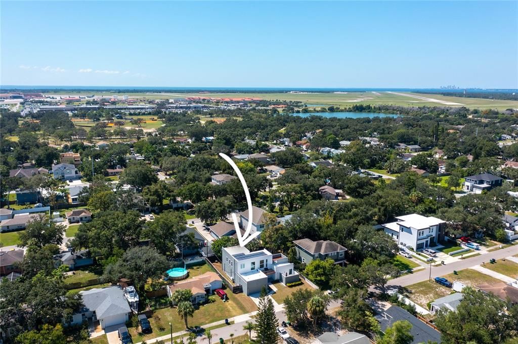 Activo con contrato: $929,000 (4 camas, 3 baños, 2540 Pies cuadrados)