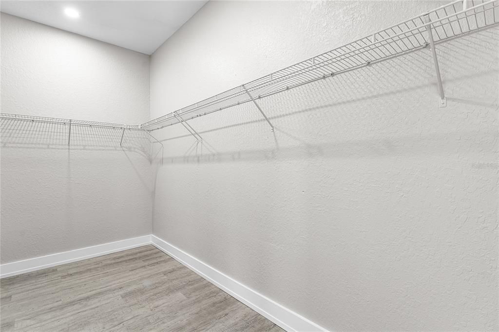 Activo con contrato: $929,000 (4 camas, 3 baños, 2540 Pies cuadrados)